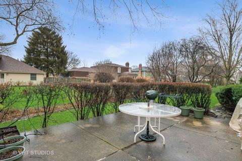 147 Dickinson Dr, Wheaton, IL 60189 photo 4