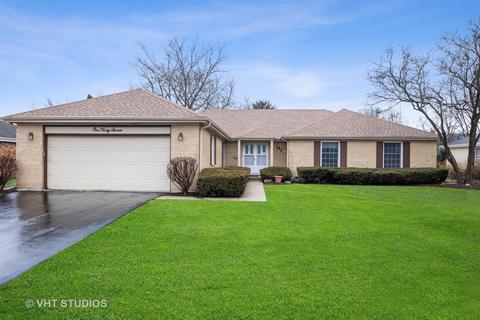 147 Dickinson Dr, Wheaton, IL 60189 photo 2