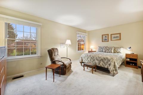 147 Dickinson Dr, Wheaton, IL 60189 photo 10