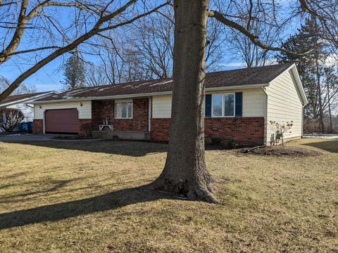 709 E Ash St, Watseka, IL 60970 photo 2