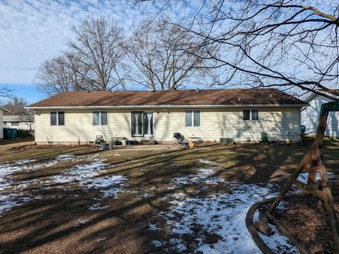 709 E Ash St, Watseka, IL 60970 photo 5