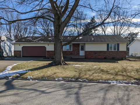 709 E Ash St, Watseka, IL 60970 photo 1