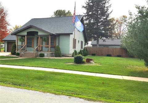 413 W Lake St, Pana, IL 62557