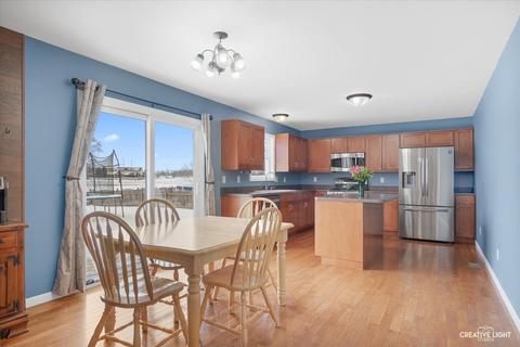 215 Arrowhead Dr, Minooka, IL 60447 photo 6