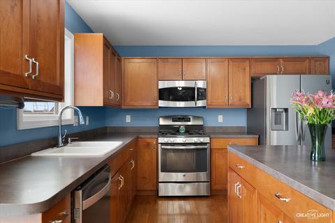 215 Arrowhead Dr, Minooka, IL 60447 photo 4
