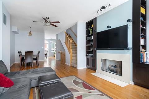 323 E 17th St, Chicago, IL 60616 photo 4