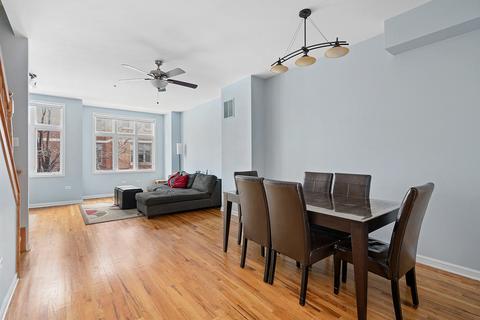 323 E 17th St, Chicago, IL 60616 photo 3