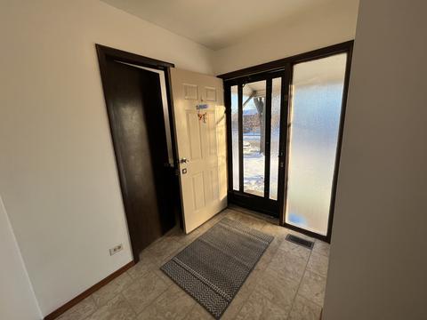 1706 Lakeview Dr, Wheeling, IL 60090 photo 2
