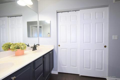 1360 Newcastle Ln, Bartlett, IL 60103 photo 25