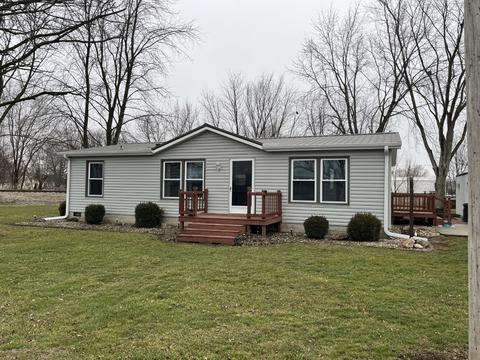 215 Silver St, Oakland, IL 61943 photo 1
