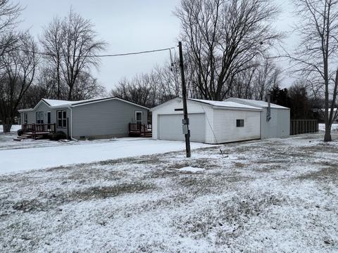 215 Silver St, Oakland, IL 61943 photo 3