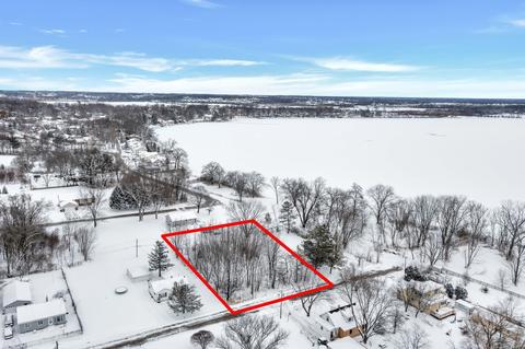 5204 W Pulaski Rd, Mchenry, IL 60050 photo 3