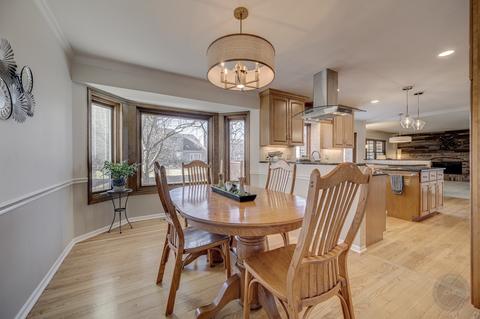 2453 Wendover Dr, Naperville, IL 60565 photo 8