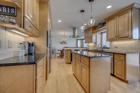 2453 Wendover Dr, Naperville, IL 60565 photo 4