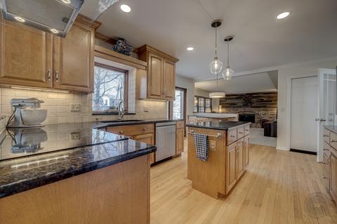 2453 Wendover Dr, Naperville, IL 60565 photo 5