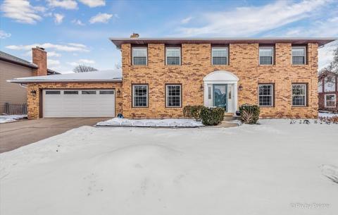 2019 Cromwell Dr, Wheaton, IL 60189 photo 1