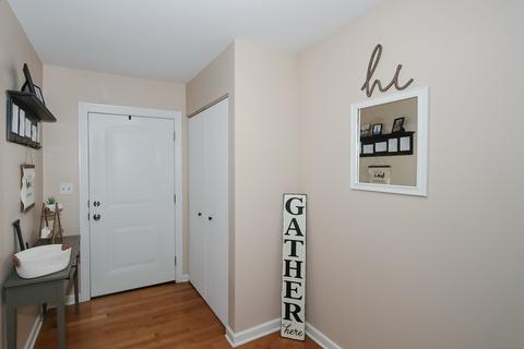 4990 Chambers Dr, Hoffman Estates, IL 60010 photo 2