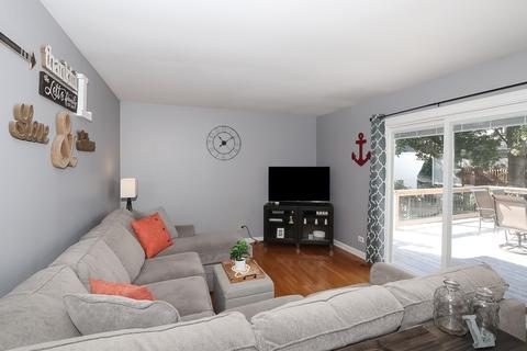 4990 Chambers Dr, Hoffman Estates, IL 60010 photo 12