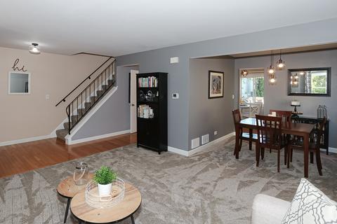4990 Chambers Dr, Hoffman Estates, IL 60010 photo 4