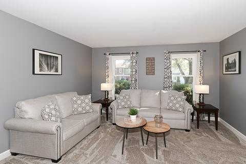 4990 Chambers Dr, Hoffman Estates, IL 60010 photo 5