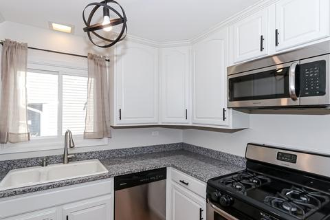 4990 Chambers Dr, Hoffman Estates, IL 60010 photo 8
