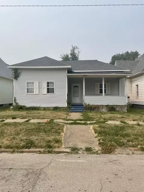 605 E Main St, Clinton, IL 61727 photo 1