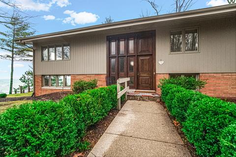 92 West Rd, Chesterton, IN 46304