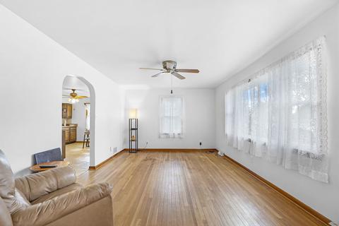 329 E Ardmore Ave, Roselle, IL 60172 photo 4