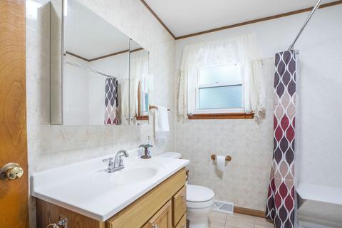 329 E Ardmore Ave, Roselle, IL 60172 photo 13
