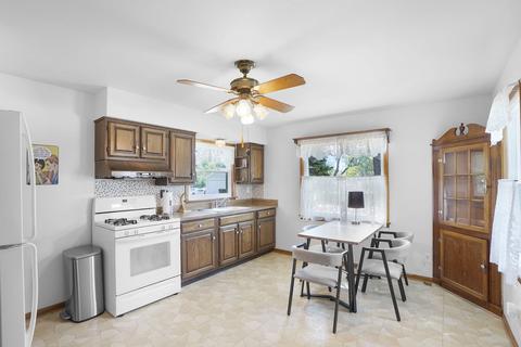 329 E Ardmore Ave, Roselle, IL 60172 photo 6