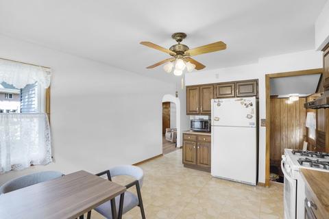 329 E Ardmore Ave, Roselle, IL 60172 photo 9