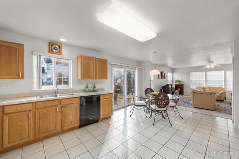 1633 Montclair Dr, Elgin, IL 60123 photo 11