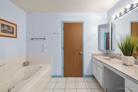 1633 Montclair Dr, Elgin, IL 60123 photo 20