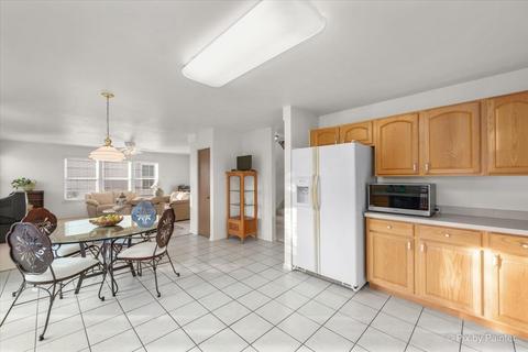 1633 Montclair Dr, Elgin, IL 60123 photo 13