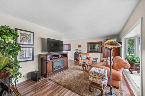 1027 Confederation Dr, Bartlett, IL 60103 photo 5