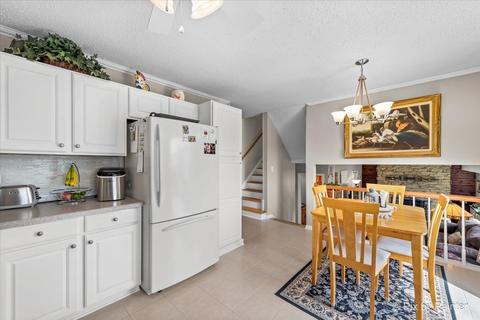 1027 Confederation Dr, Bartlett, IL 60103 photo 12