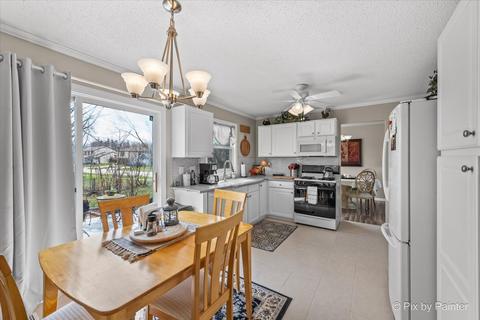 1027 Confederation Dr, Bartlett, IL 60103 photo 13