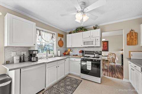 1027 Confederation Dr, Bartlett, IL 60103 photo 10