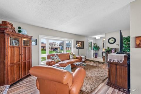 1027 Confederation Dr, Bartlett, IL 60103 photo 6