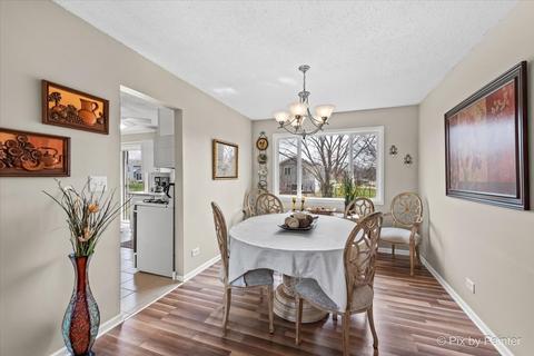 1027 Confederation Dr, Bartlett, IL 60103 photo 8