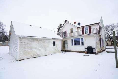 1443 S Walnut Ave, Freeport, IL 61032 photo 5
