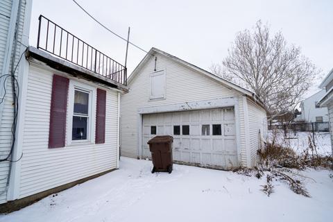 1443 S Walnut Ave, Freeport, IL 61032 photo 7