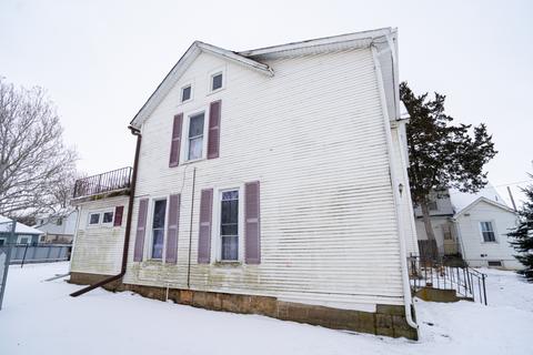 1443 S Walnut Ave, Freeport, IL 61032 photo 4