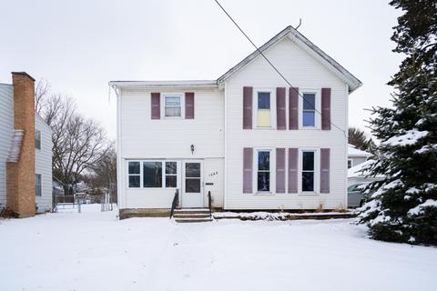 1443 S Walnut Ave, Freeport, IL 61032 photo 1