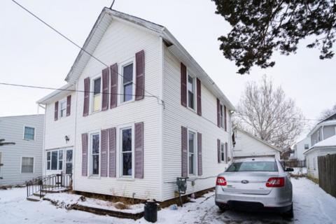 1443 S Walnut Ave, Freeport, IL 61032 photo 2