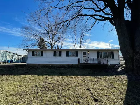 607 W Clark St, Thomasboro, IL 61878