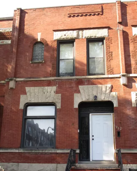 932 E 46th St, Chicago, IL 60653