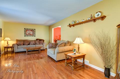 656 S 7th St, West Dundee, IL 60118 photo 2