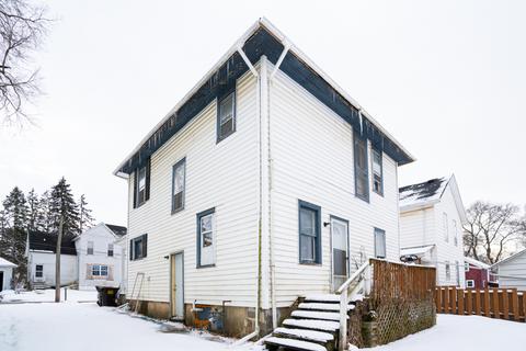 610 E Pleasant St, Freeport, IL 61032 photo 4