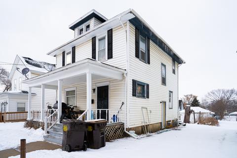 610 E Pleasant St, Freeport, IL 61032 photo 2